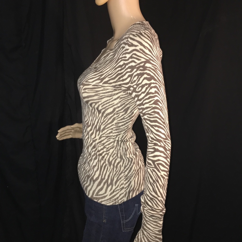EXPRESS Zebra Top - Picture 3 of 6